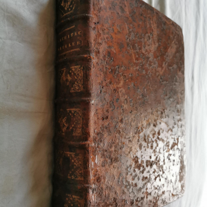 Cours d'architecture qui comprend les ordres de Vignole... etc.