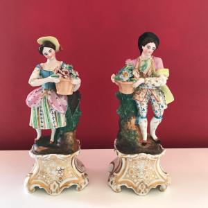Couple de statuettes porcelaine
