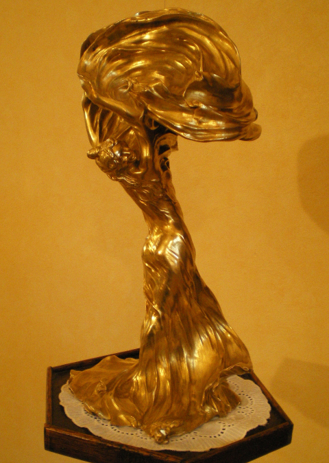 
															R LARCHER LOÏS FULLER
														