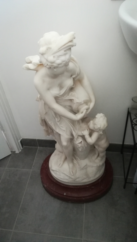 
															La source de Albert carrier belleuse en marbre de carrare.
														