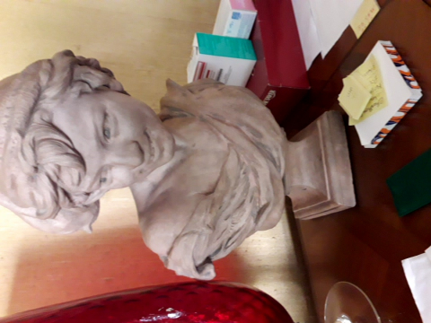 
															couple de bustes de carpeaux
														