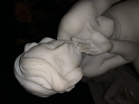 
															Marbre de femme assise.
														