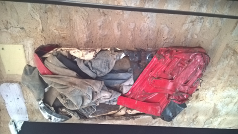 
															Compression éléments automobile Cesar baldaccini
														