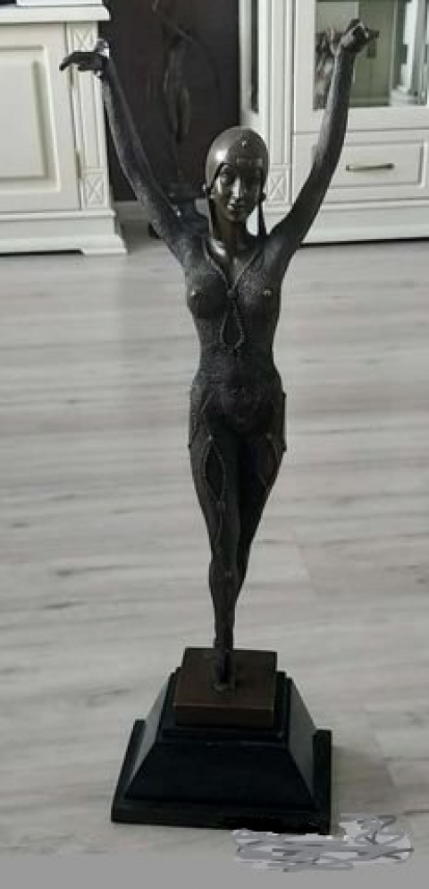 
															Bronze signe D.Chiparus
														