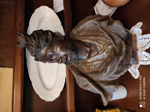 
															BUSTE TERRE CUITE POLYCHROME NOIR  SIGNE F.GOLDSCHEIDER
														