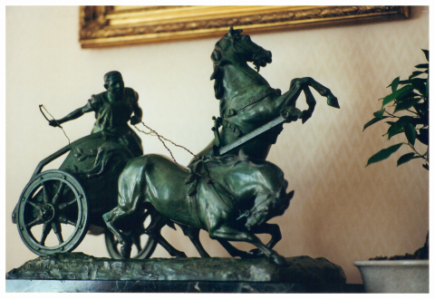 
															Statue char antique en bronze de G.Ferrat
														