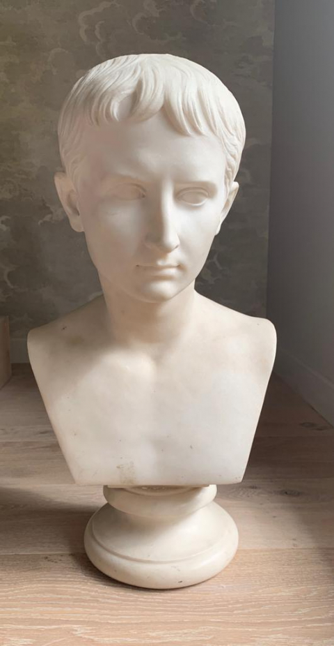 
															buste d'Auguste en marbre du XIXième Canova
														