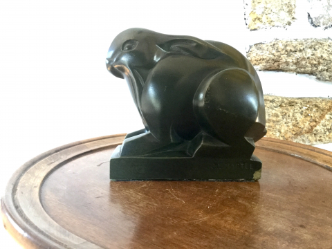 
															JJ Martel lapin en bronze
														