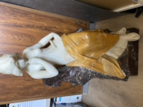 
															Statut marbre signée Guillaume ( peut-être Eugène Guillaume)
														