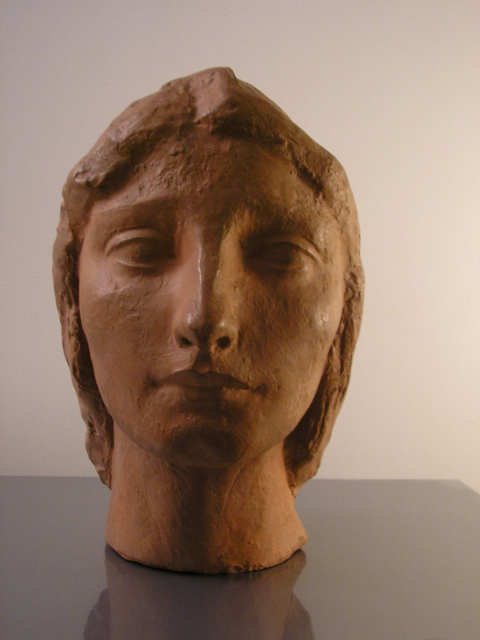 
															Portrait de jeune femme en terre cuite vers 1905 - 1910
														