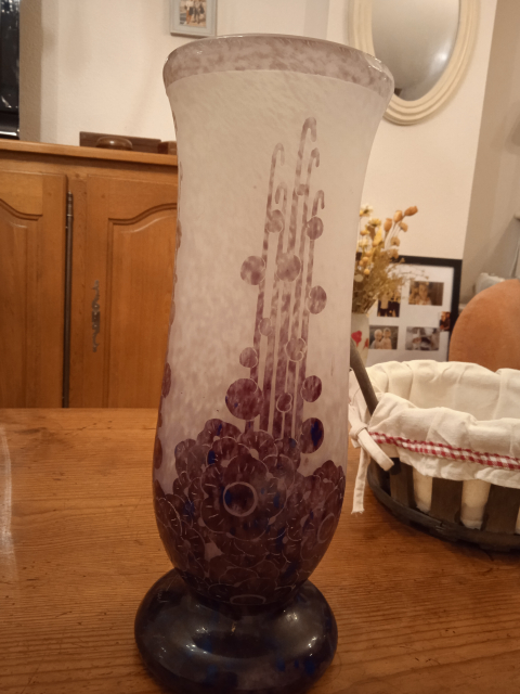 
															Vase signé charle Schneider
														