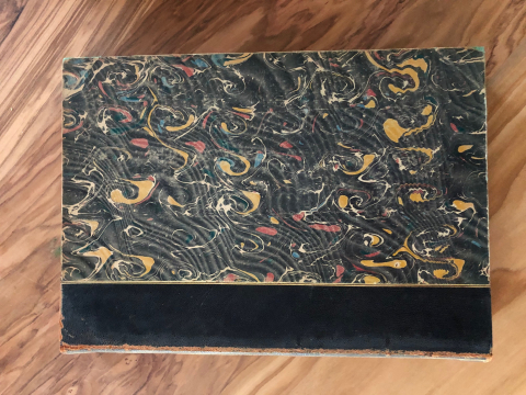 
															2 tomes Musés de costumes de théatre et travestis
														