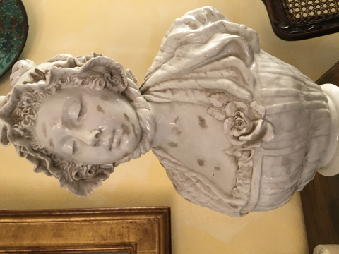 
															Buste de femme d'après le tableau "L'accordée de village" de Greuze.  Faïence? XIXè
														