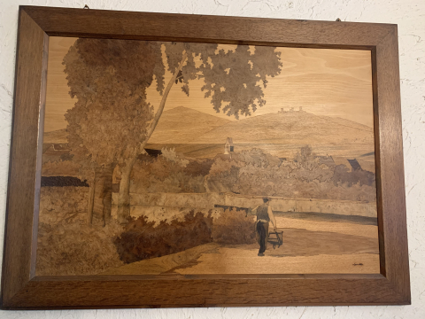 
															Marquèterie signée SPINDLER
														