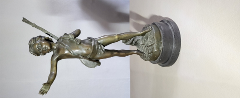 
															Bronze signature A.Moreau
														