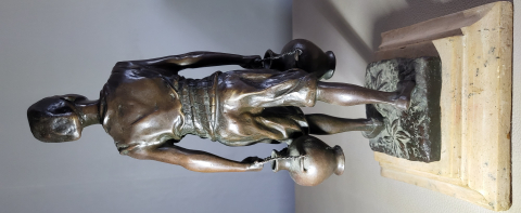 
															Porteur d'eau  bronze signée debut
														
