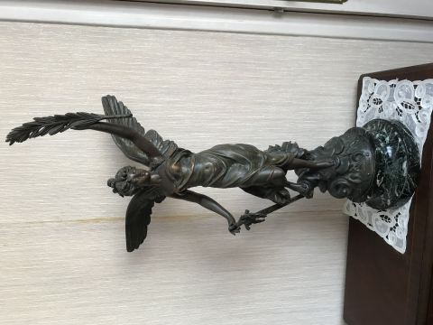 
															Statue Gloire de Bruchon
														