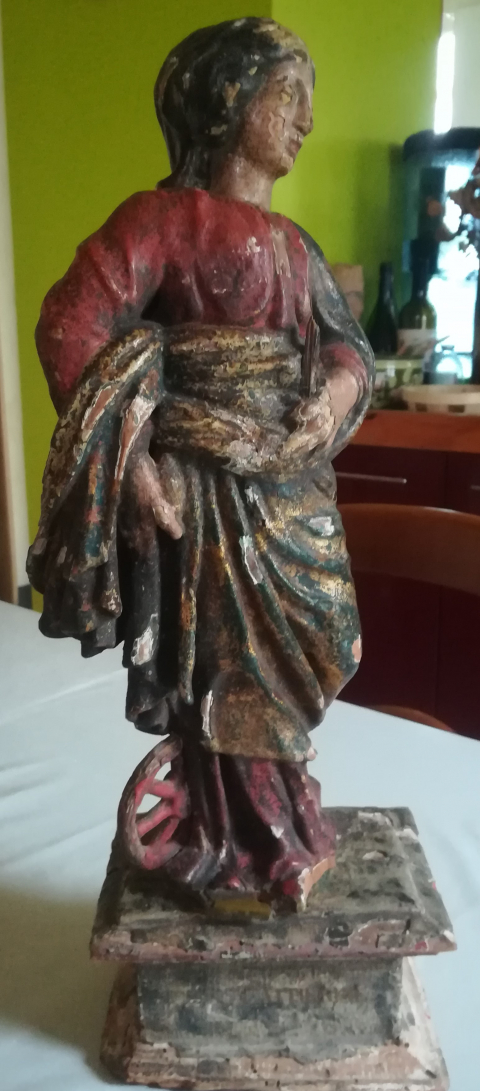 
															Statue de Ste Catherine avec rouet
														