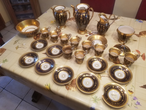 
															Service à café en porcelaine
														