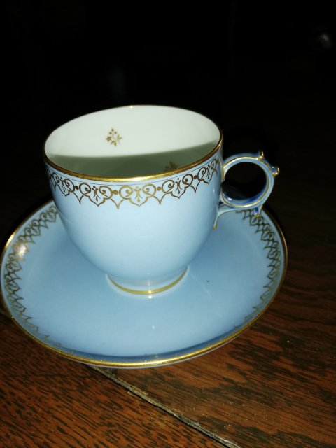 
															Tasse et sous tasse porcelaine Sevres
														