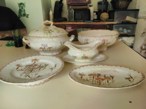 
															Service de table Longwy modèle Nielles (1900)
														