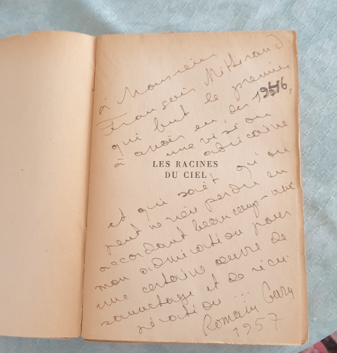 
															Livre Les racine du ciel de Romain Gary dédicacé
														