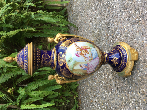 
															Vase inspiration Sèvres
														