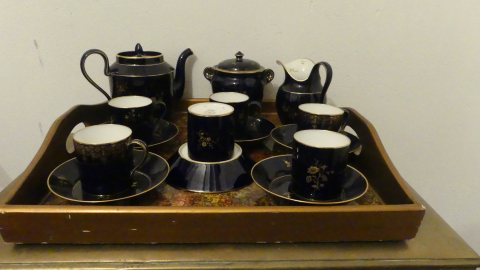 
															service à thé en porcelaine de Sèvres 1876
														