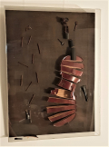 
															Violon coupé sous plexiglas et collé sur bois, Arman.
														