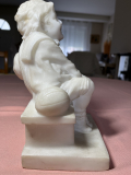 
															statue enfant sans signature
														