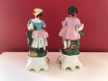 
															Couple de statuettes porcelaine
														