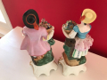
															Couple de statuettes porcelaine
														