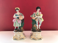 
															Couple de statuettes porcelaine
														