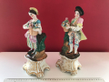 
															Couple de statuettes porcelaine
														